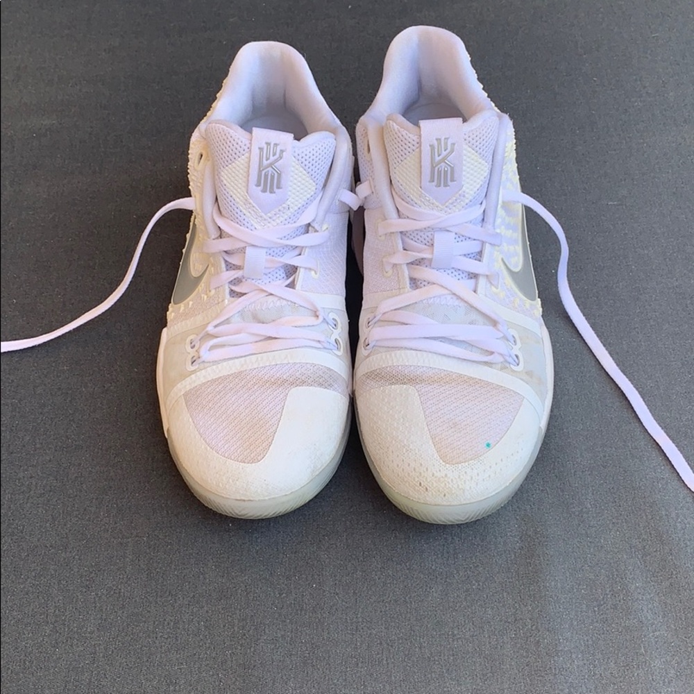 Nike kyrie 3 size 7 basketball shoes